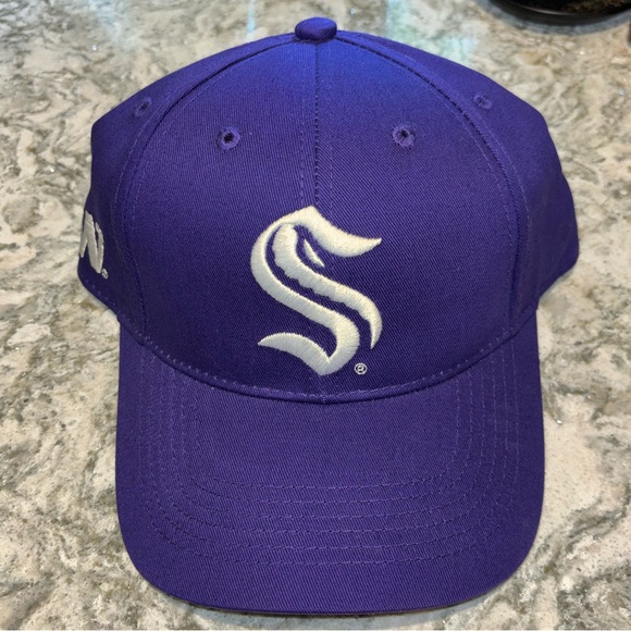 Limited Edition Seattle Kraken x UW Ball Cap - Picture 1 of 5